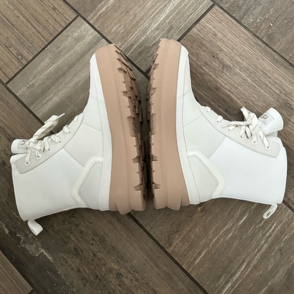 UGG Lug Platform Lace-Up Combat Boot Women’s size 9.5 - Picture 9 of 11